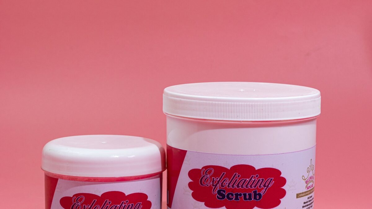 The Most Effective Exfoliating Scrub to Remove All the Acne Scars in a Week: